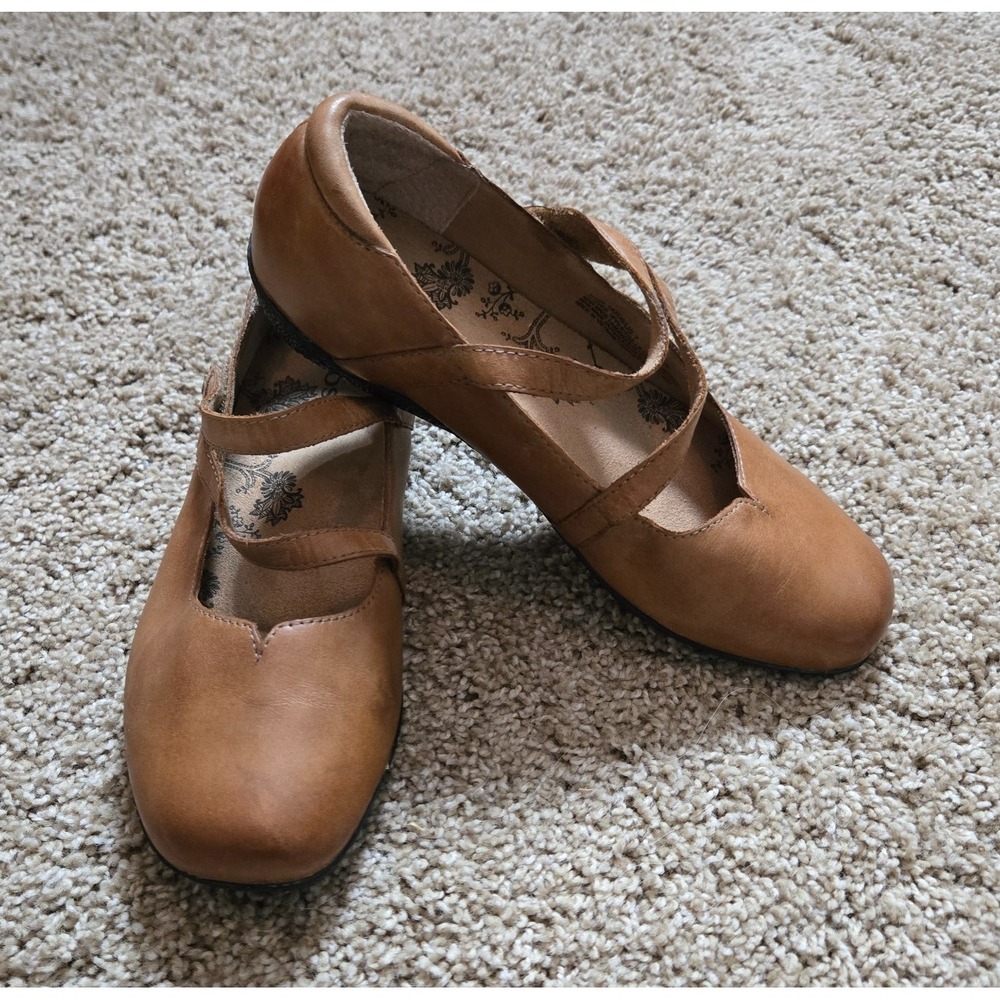 Taos Banter Women's Mary Jane V-Strap Size  7 Leather brown BNR-14209